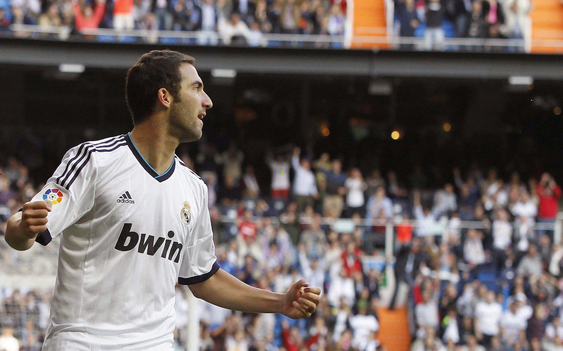 费莱尼补时绝杀一锤定音，莱昂纳多错失单刀良机，山东队1-0险胜广州队延续连胜势头